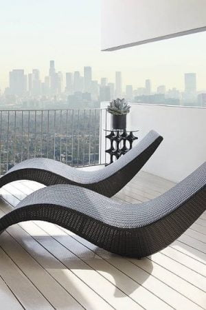 лежак для бассейна