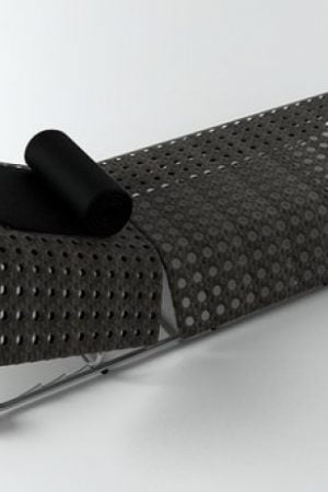 лежак у бассейна