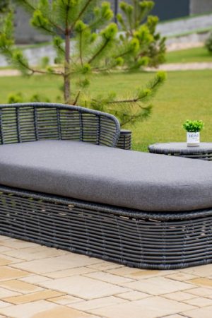 шезлонг лежак из искусственного ротанга