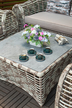 комплект мебели плетеной для кафе монтекассино