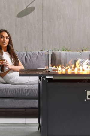 обеденный стол для кафе с огнём посредине