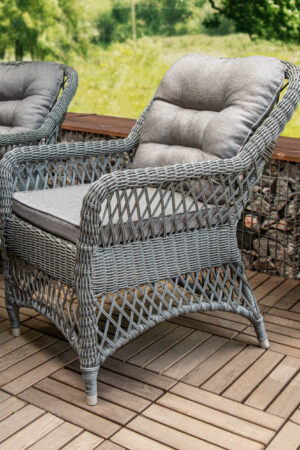 уличная мебель из серого ротанга