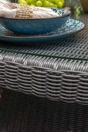 уличная мебель с круглым столом из ротанга