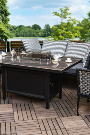 Газовый уличный стол с плитой и огнем