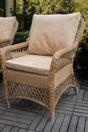 крісло класичне з штучного ротангу плетення