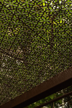 садовый лежак кровать с плазменной резкой