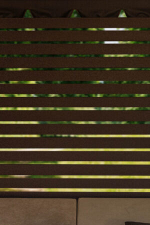 кровать уличная с защитой от солнца