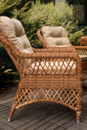 уличное кресло из ротанга