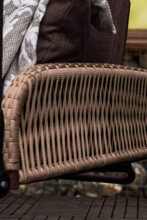 качели садовые с элементами ротанга