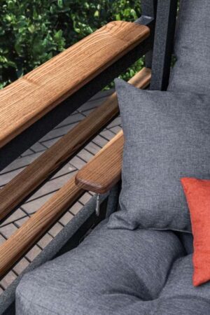 качели с подстаканником подлокотником