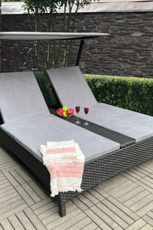 плетёный двухместный шезлонг с козырьком