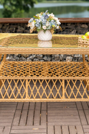 стол плетеный для террасы
