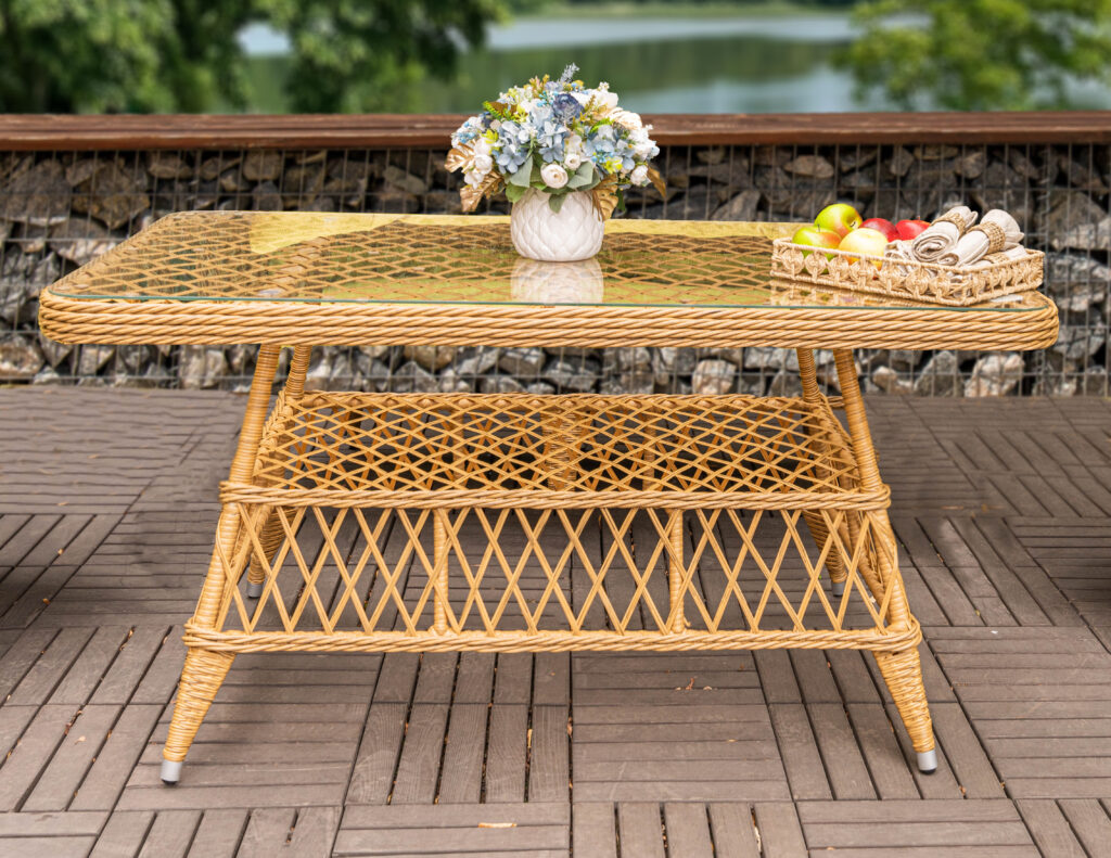 стол плетеный для террасы