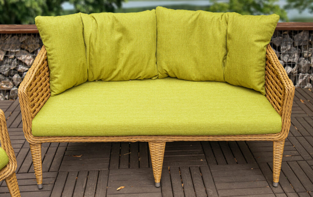 диванчик плетёный для террасы