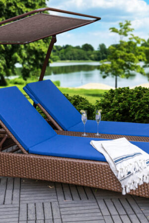 плетёный шезлонг из ротанга коридо