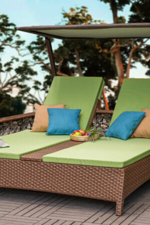 шезлонг из ротанга на два места