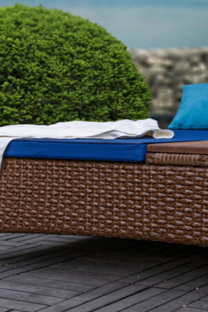 шезлонг ротанговый заплетенный