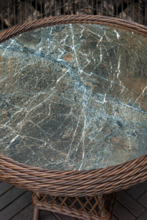 столешница керамогранит на столике брауни