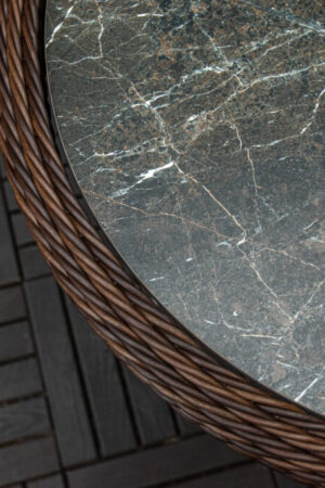 плетение ротангом коса на столике брауни