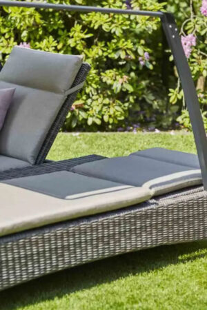 шезлонг из ротанга двухместный