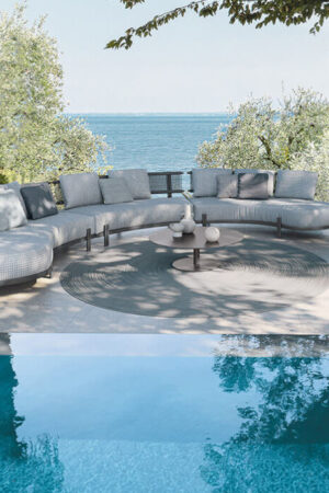 мебель модульная возле бассейна