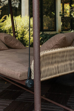 качели садовые с ротанговым плетением