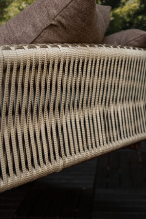 качели уличные с элементами ротанга