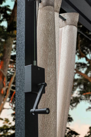 кровать уличная с механизмом крыши