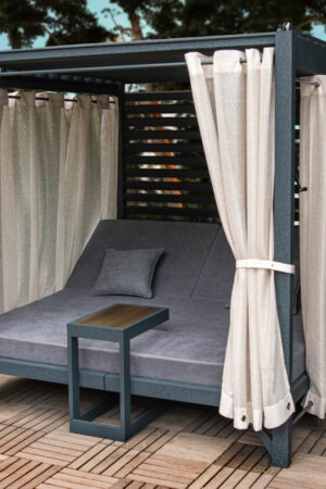 кровать с крышей уличная Немо