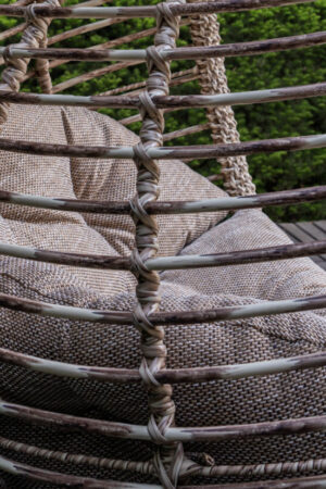 двухместное подвесное кресло из ротанга лате