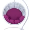 белое кресло с фиолетовой подушкой